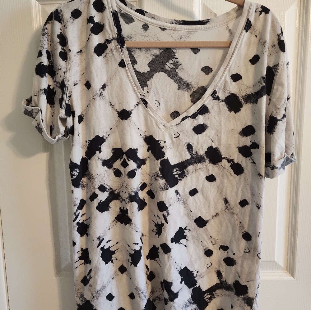 Lululemon t-shirt sz 10 & sz 8 crop leggings bundle